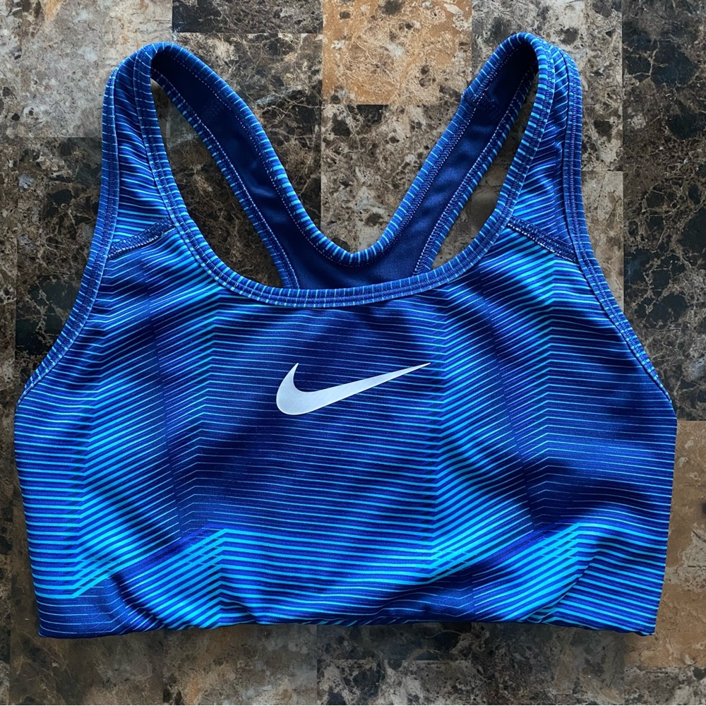 Nike Dri-Fit Swoosh Sports Bra